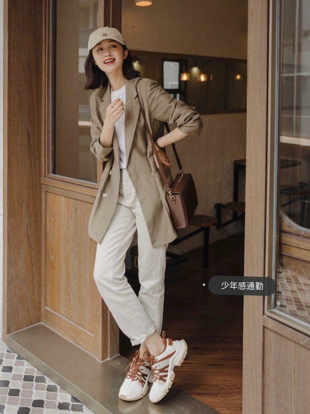 马甲|早秋通勤怎么穿？西装短裤搭配马甲清爽简约，气质温柔又高级
