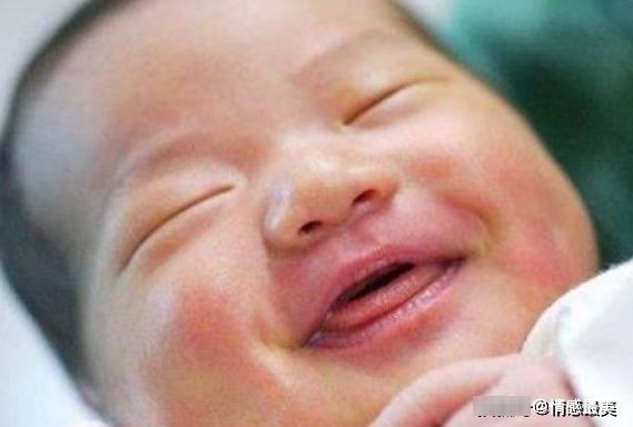 宝宝|宝宝这个行为出现越早,说明大脑发育越好,你家宝宝中招了吗?