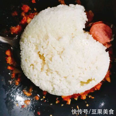 从小吃辣白菜炒饭长大的我，谁敢说我这做法不正宗