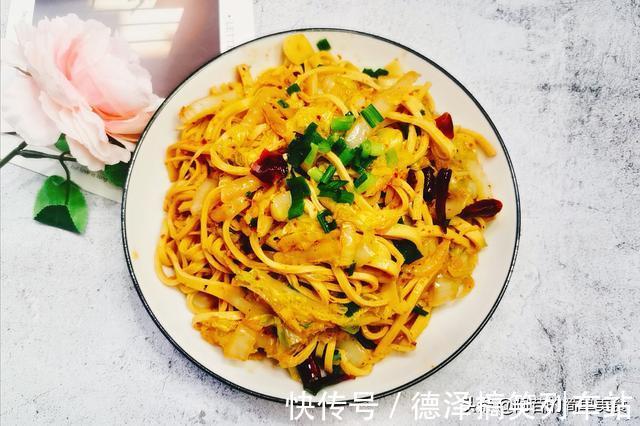 下饭|豆腐丝配娃娃菜，吃起来有嚼劲，味道也不错，很下饭