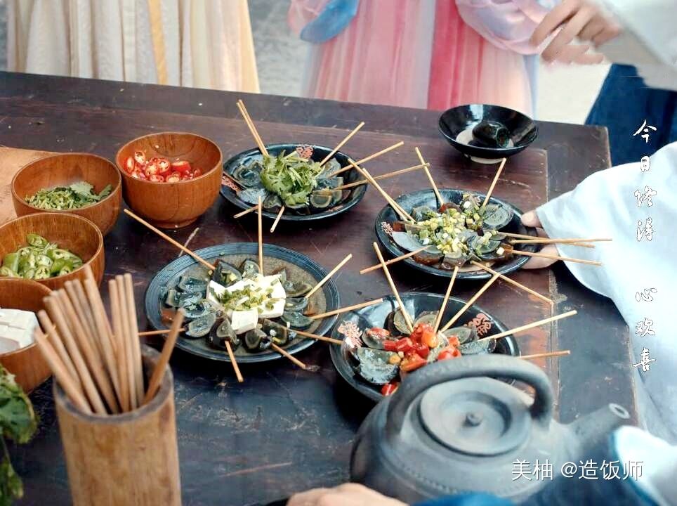 做皮蛋时，有人先煮熟，有人直接拌，两者差别大，弄错难吃有怪味