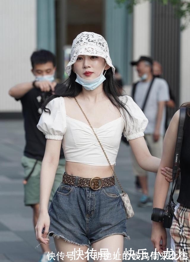 搭配 高贵优雅的打底裤穿搭塑造女性优雅高贵,气质十分出众,青春减龄