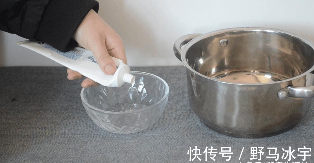 小窍门|不锈钢锅发黄了, 只需一张纸, 教你轻松巧洗白, 家家户户都用得到