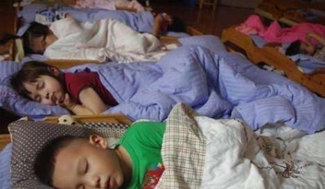 深度睡眠|孩子身高损失8公分,宝妈带娃就医,竟然是“午睡”惹的祸