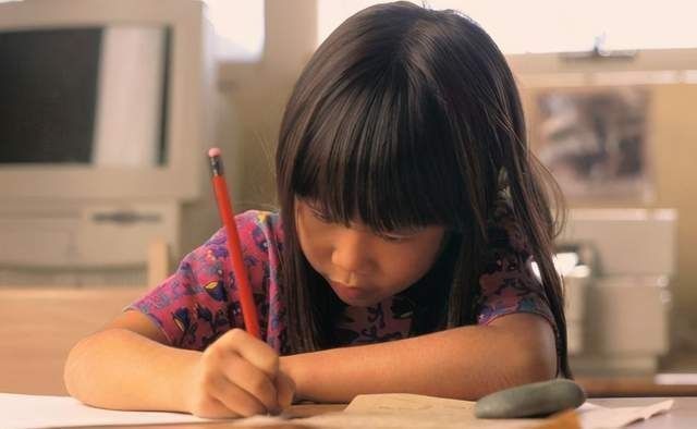 家长|老师要求孩子写一百遍“罗”,妈妈看后笑傻了,灵魂字体就此诞生