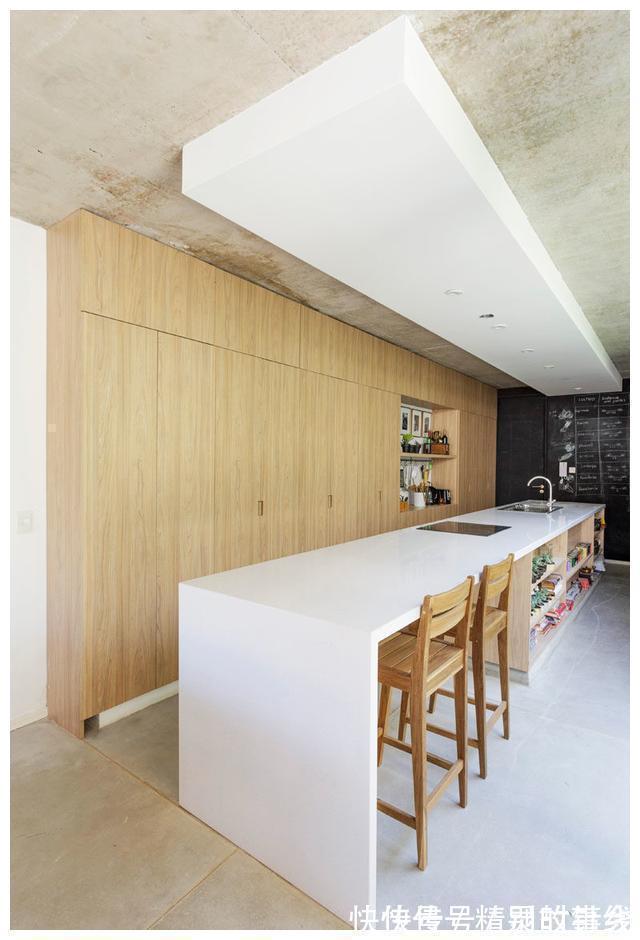 圣伊西德罗|钢筋混凝土别墅装修,三个花园设计太聪明了,环绕型四通八达!