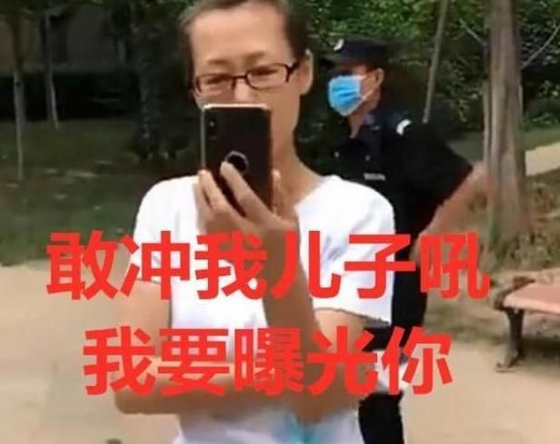 滋到|5岁男孩拿水枪滋路人，妈妈不道歉反而偏袒：滋到你孩子怎么了？