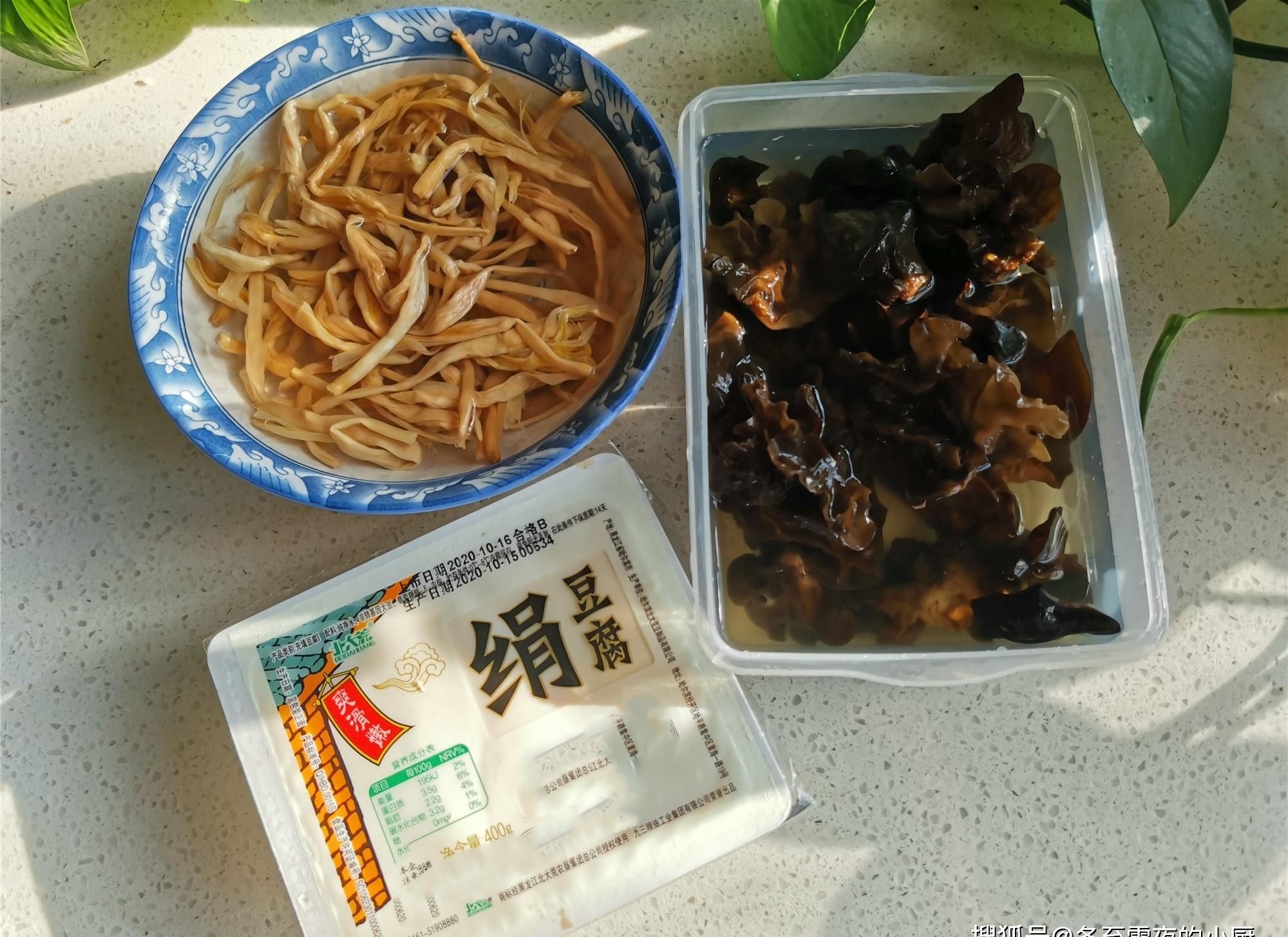 想吃豆腐脑，不用出去买，教你用豆腐做，滑嫩爽口，太好吃了