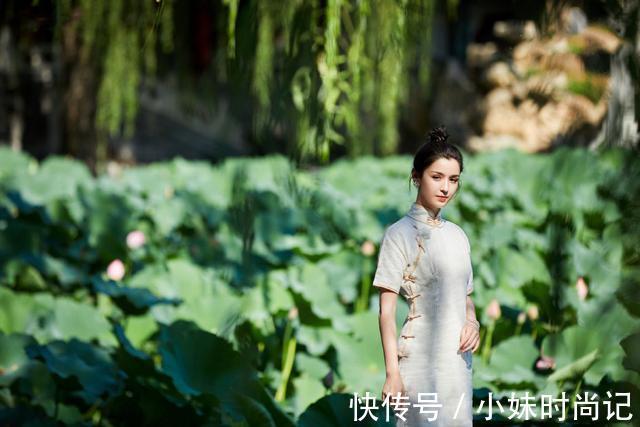 旗袍!又一新疆美女火了,被誉为“从敦煌壁画中走出来的女子”,惊艳