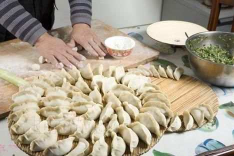 饺子包好后别直接放冰箱，加上这一步，饺子不粘不破还新鲜美味！