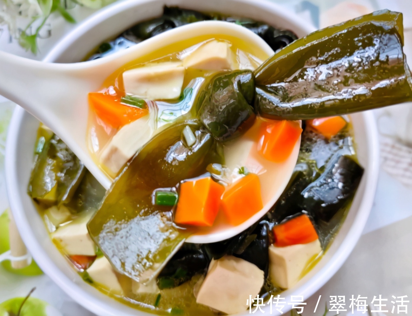 胡萝卜|夏天多喝汤水，喝起来非常的鲜，简单易做，清爽可口