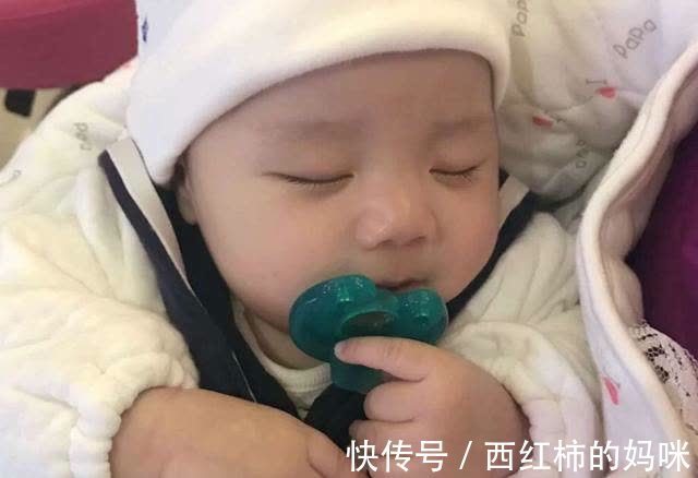 宝妈|宝宝每天摸着妈妈才能睡着,是心理有问题吗?需要戒掉吗?