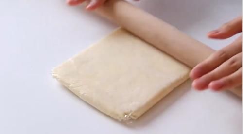  法式蛋奶派，酥脆派皮配上蛋白糊，细腻香甜如牛奶般丝滑