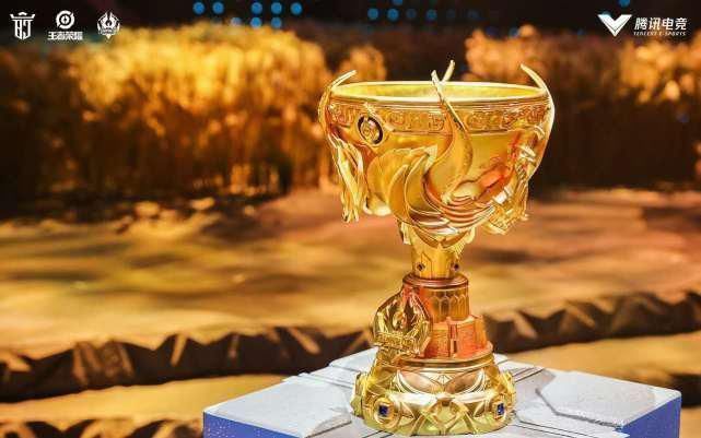 DYG林教练回应粉丝质疑,深夜发文自嘲一人血书,求自己“下课”