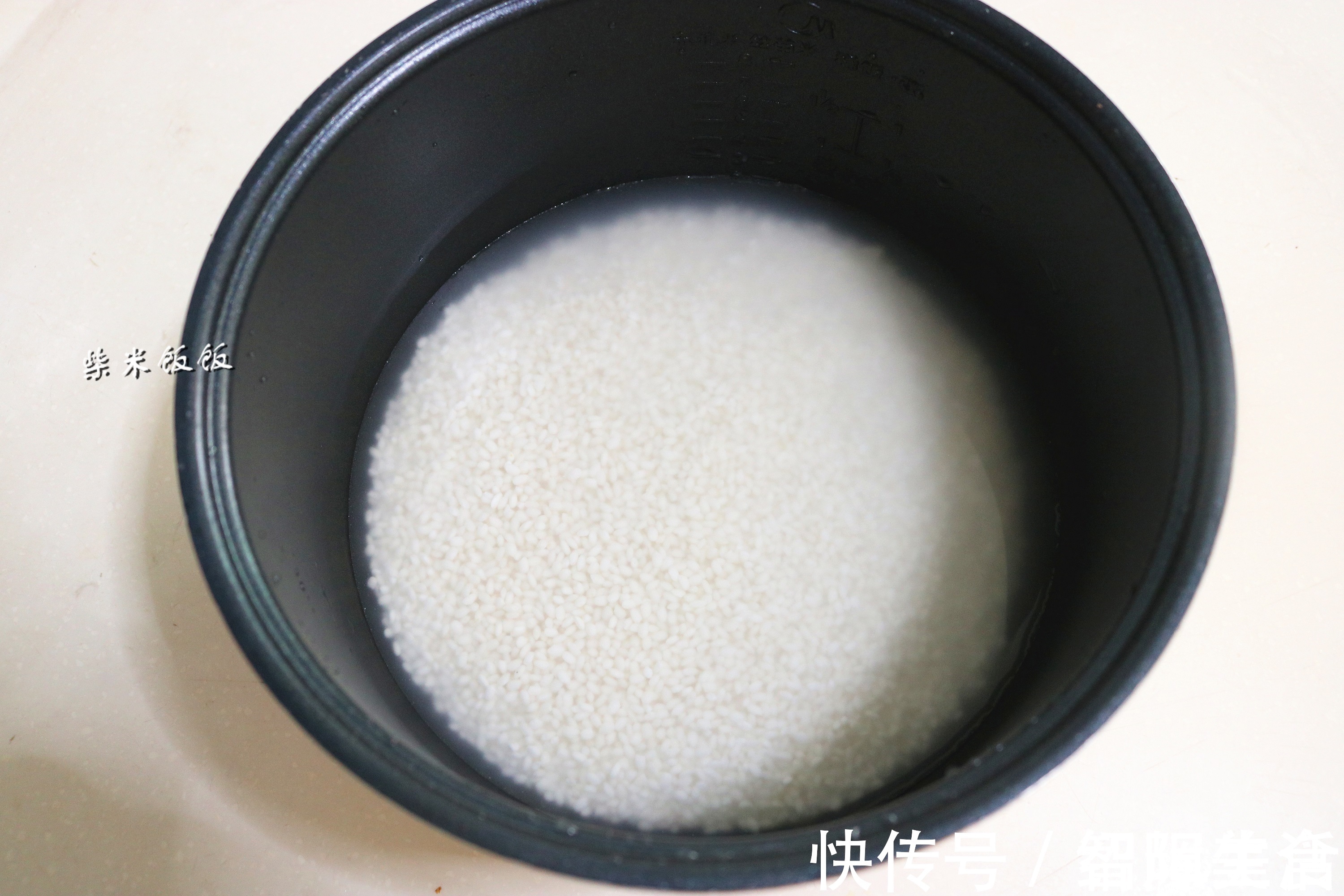 糯米|我家吃烧麦从不买,这做法简单,捏一捏10分钟出锅,4个不够吃