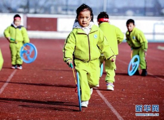 浙江长兴：民间游戏乐翻天 趣味童玩节迎新年