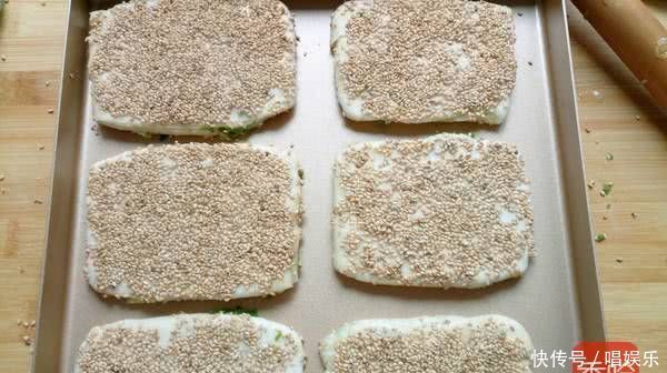 烧饼也能自己做,和面很关键,面软油酥香比买的还好吃