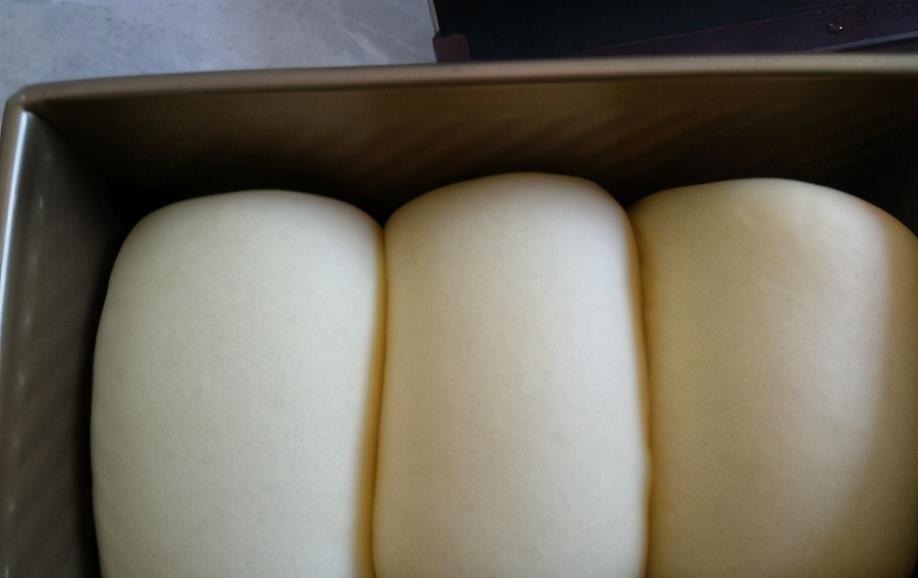 面包的配方我用了3年,不用黄油,一次发酵也能蓬松暄软,不干硬