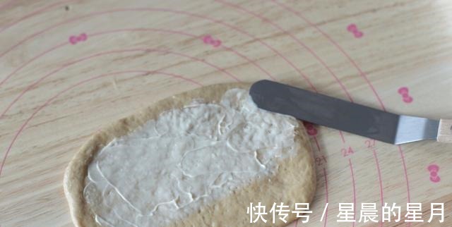 想吃豆沙小餐包不用买,在家就能做,松软可口,学会再也不用买了!