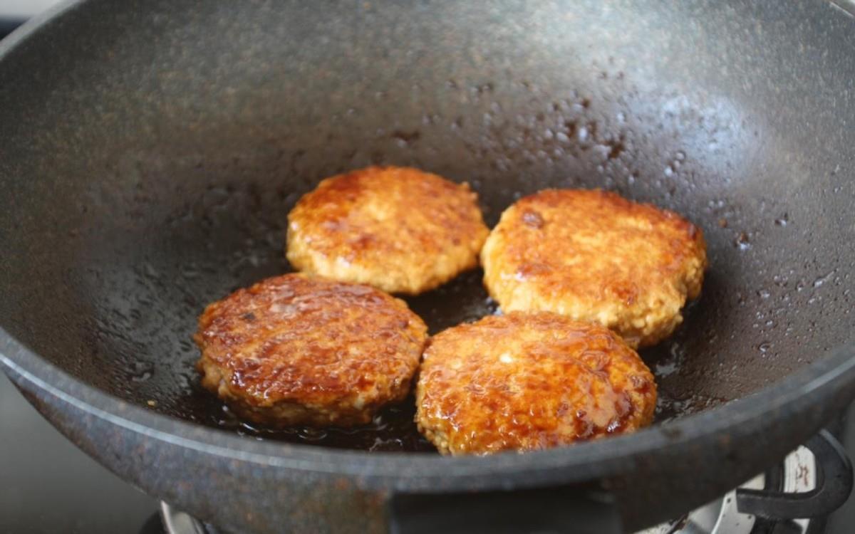 鸡肉|早餐不能马虎,自制鸡肉豆腐堡,软嫩可口,家人都爱吃