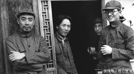 军衔|他是新中国第一任总理,没被授予军衔,十大元帅这样称呼他