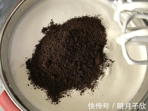 奶油蛋糕|做蛋糕不会裱花？试试这款海盐奥利奥奶油蛋糕，不裱花也有高颜值