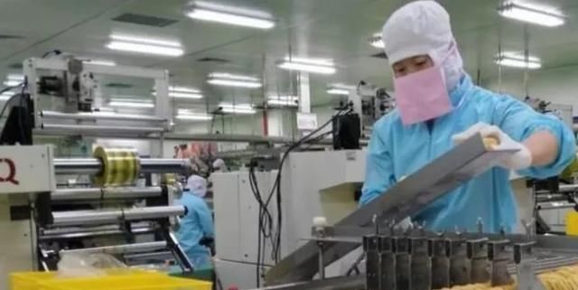 击败|真正的中国零食一哥击败康师傅,它的利润是三只松鼠10倍