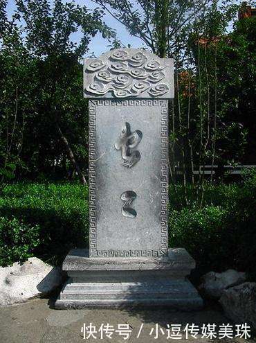 虫二 是什么意思 为何在泰山 在西湖都有出现 快资讯