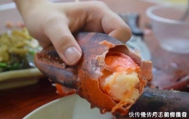 大胃王去越南吃海鲜,烤了30只鱿鱼60只龙虾,结账时却不敢相信