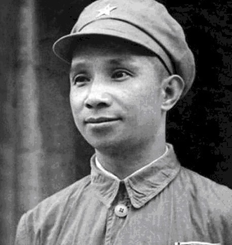 投降|怪仗!敌人拒不投降,没吃了,粟裕下令:把吃的,给他们送过去!