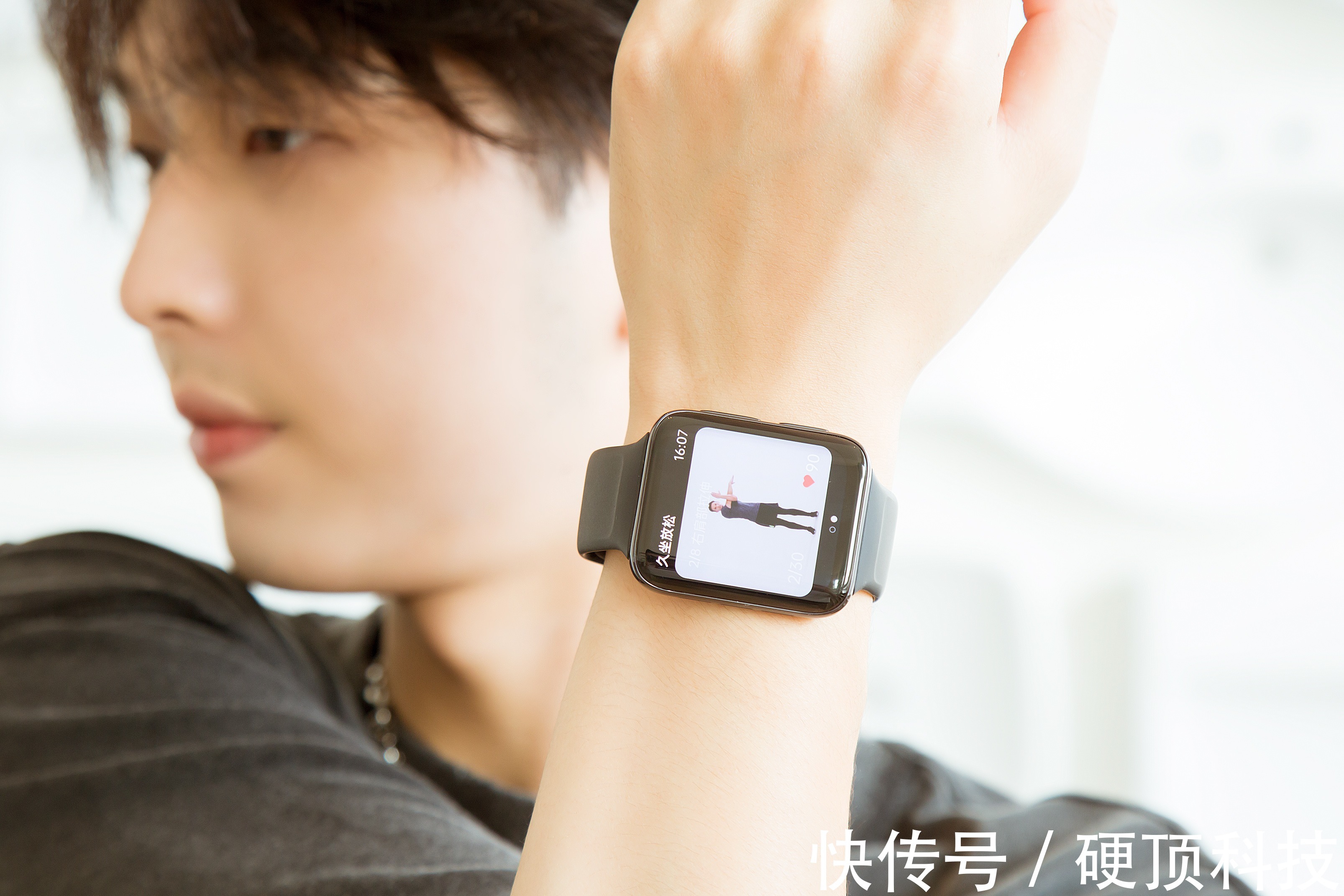 W“安卓表皇”也玩小清新？OPPO Watch 2冰川湖蓝即将发布