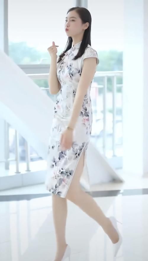 街拍确认过眼神,这个穿旗袍的美人,是你败家都养不起的人