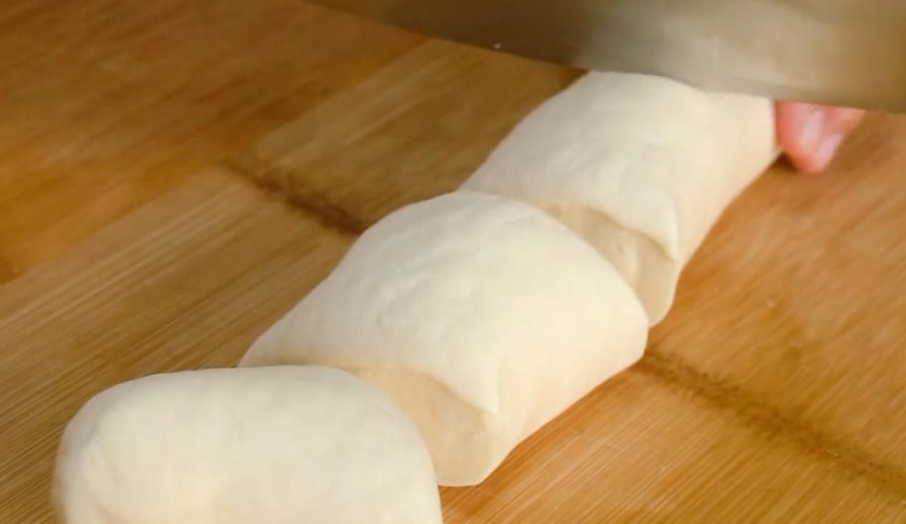 葱花饼|经典美食“葱花饼”,葱香四溢,酥脆可口,好吃到停不下来