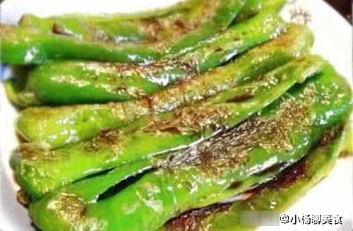 虎皮青椒|做虎皮青椒可别再直接放油，大厨说漏嘴，感觉这些年辣椒白吃了