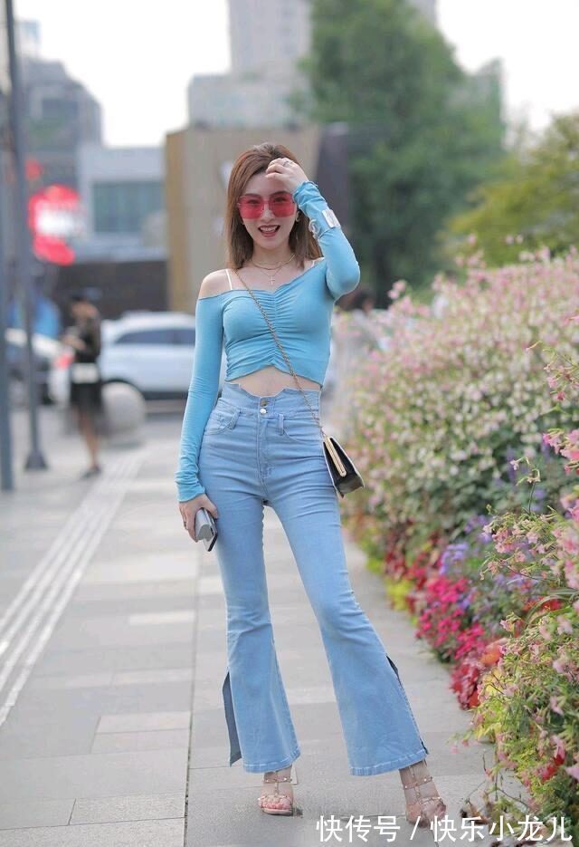 肩宽 亲民风格的打底裤,用心挑选和搭配的女生,身段突出