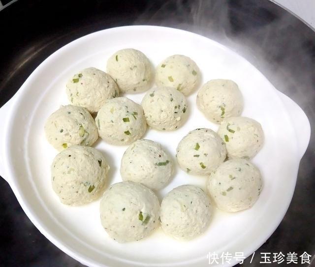 别再油炸丸子了,这做法比肉丸好吃,白嫩鲜香不上火,秋燥要吃