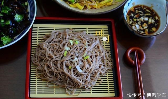 我家的午餐,看起来是简单健康的全素宴,但真实的样子是这样滴!