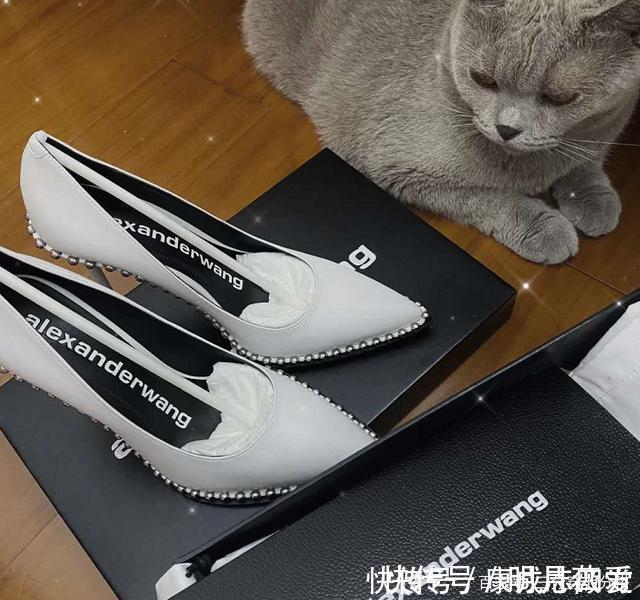 舒适感|性价比超高的铆钉高跟鞋，上脚之后舒适感还可以，难道它不香吗