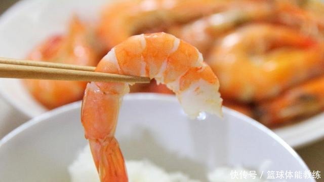 才知道，大虾这么煮才好吃！原来以前都错了，难怪腥味大肉不嫩