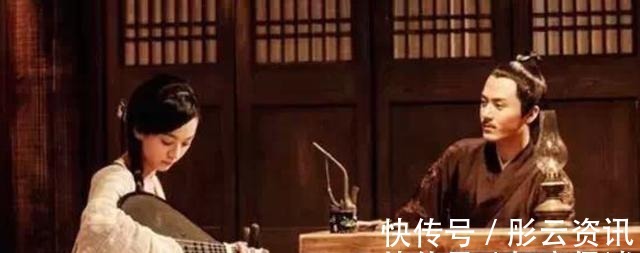 上联!纪晓岚喝花酒,歌女出两上联,纪晓岚对出一个第二个到死也对不出