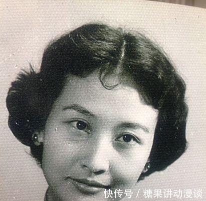 嫁给|老照片：17岁时嫁给上将孙立人的美女，图5捂嘴大笑的宋美龄
