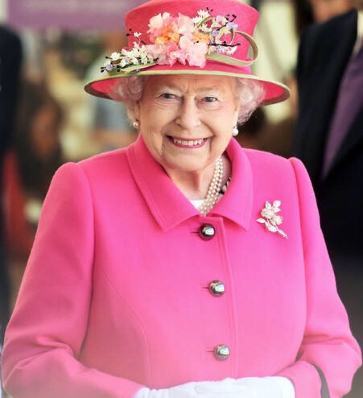 英国女王 94岁高龄脸上却没斑点,英女王皮肤好到惊人,护肤方法却不用花钱