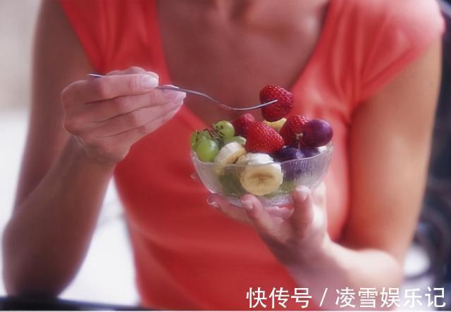 朋友圈|宝妈在朋友圈晒婆婆做的“月子餐”,丈夫看到后,将亲妈送回家