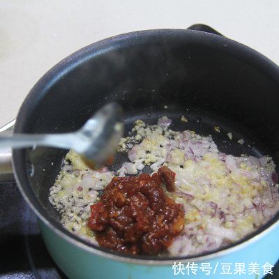 简单易做的土家酱香肉饼,让人吃了还想吃