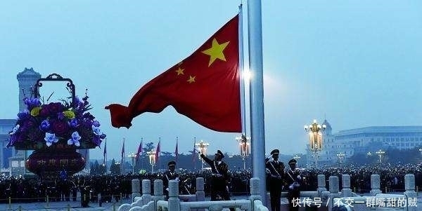 旗杆|国人必知天安门广场的旗杆高326米，为何国旗只升238米