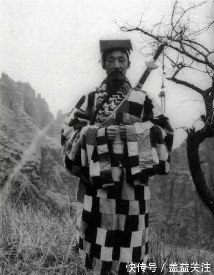 图九|老照片一百多年前的中国道士，个个仙风道骨，图九是华山比武