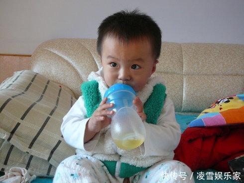 食物|儿科医生孩子睡前，常吃的4样食物别碰，现已有孩子停止发育！