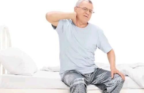 喝水|提醒血压高的人,高血压有三个“致命时刻”,早知道早做预防