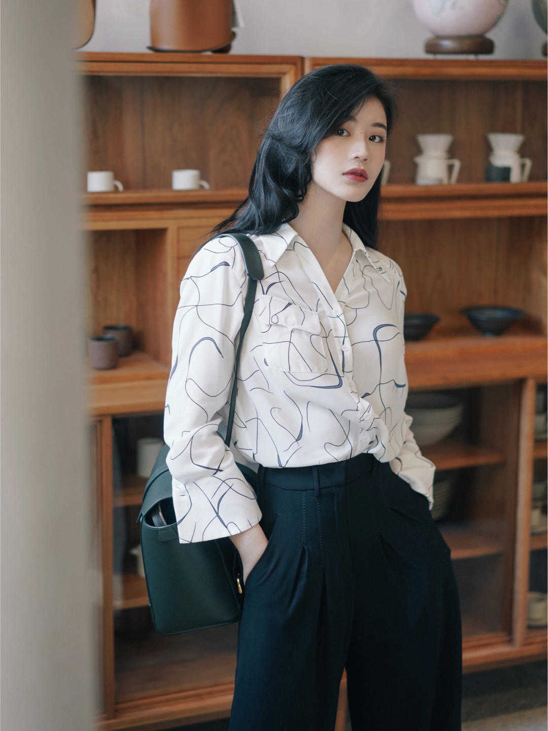 衣领|初春穿搭别错过黑白配,跟着博主这样穿,真的美极了