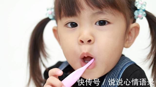 宝宝|宝宝多大开始刷牙适合乳牙萌出前,该如何给宝宝清洁口腔